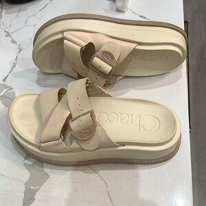 Chaco Sz 8 Townes Slide Leather Platform
Sandals Off White Cream Angora